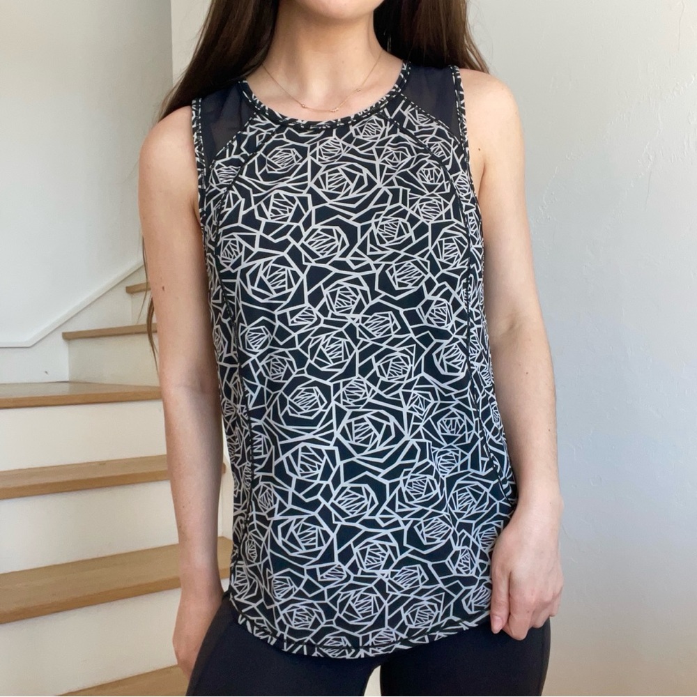 Lululemon Athletica Sculpt Posey Black White Rose Floral Mesh Tank Top Size 8